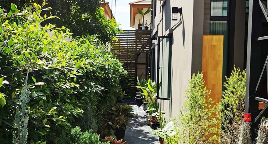 For sale 3 bedrooms townhouse in Suan Luang, Bangkok