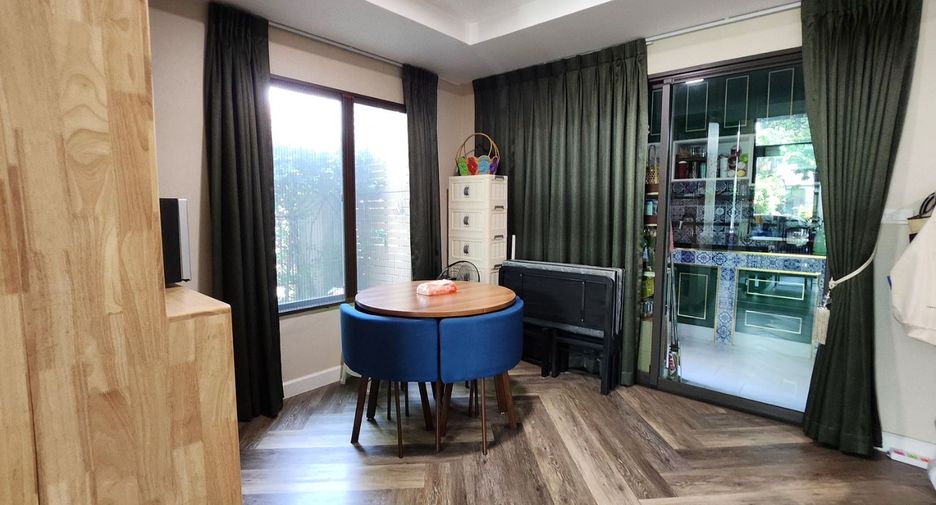 For sale 3 bedrooms townhouse in Suan Luang, Bangkok