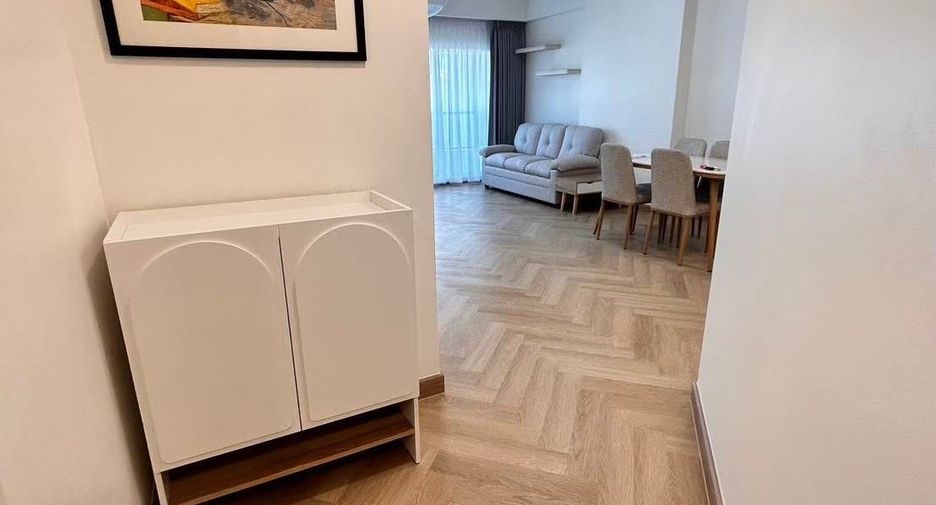 For rent 2 bedrooms condo in Yan Nawa, Bangkok