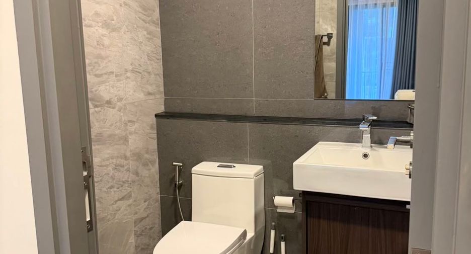 For rent and for sale 1 bed condo in Watthana, Bangkok