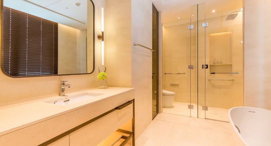 For rent 2 bedrooms apartment in Pathum Wan, Bangkok