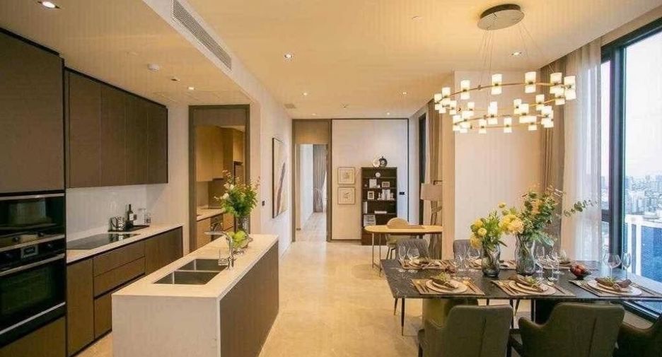 For rent 3 bedrooms apartment in Khlong Toei, Bangkok