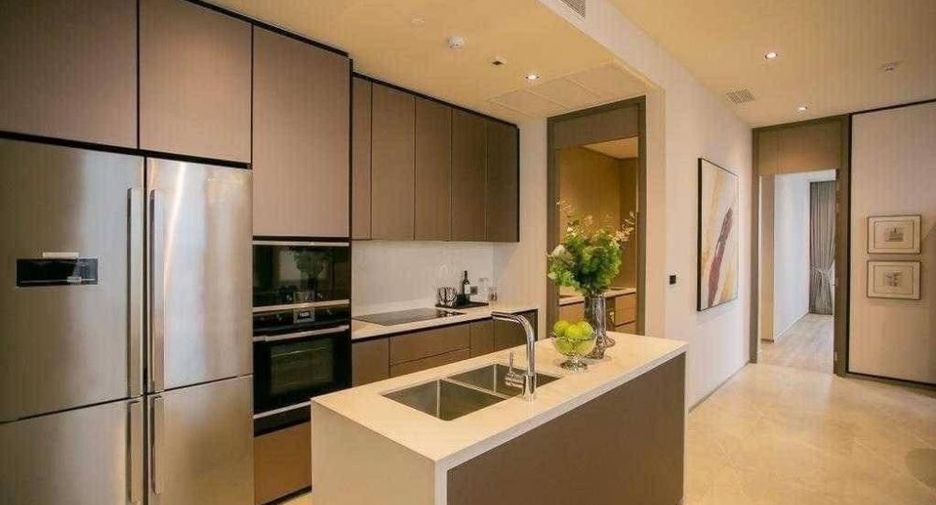 For rent 3 bedrooms apartment in Khlong Toei, Bangkok