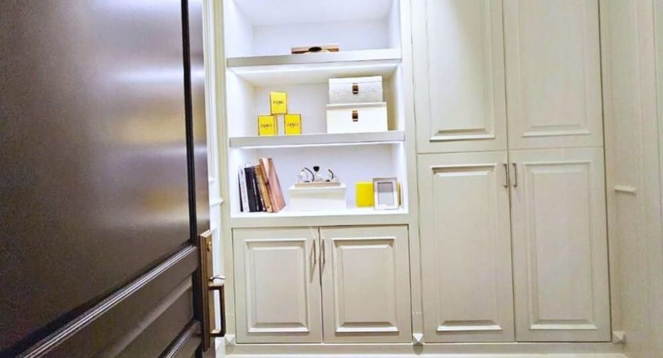 For rent 2 bedrooms apartment in Pathum Wan, Bangkok