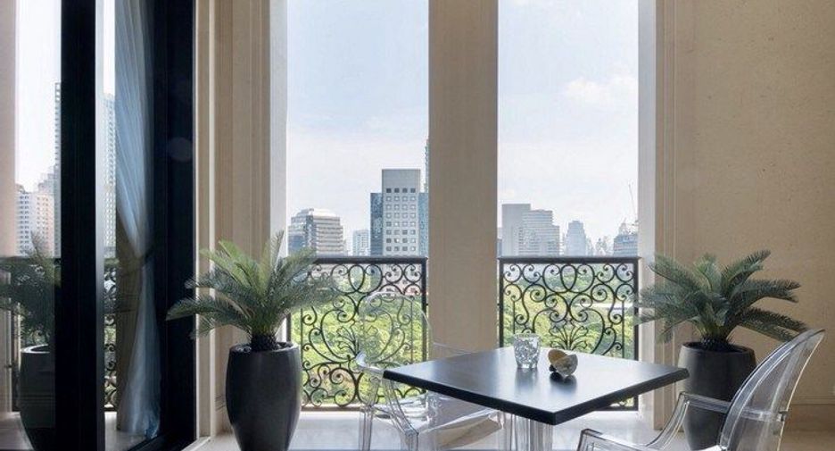 For rent 2 bedrooms apartment in Pathum Wan, Bangkok