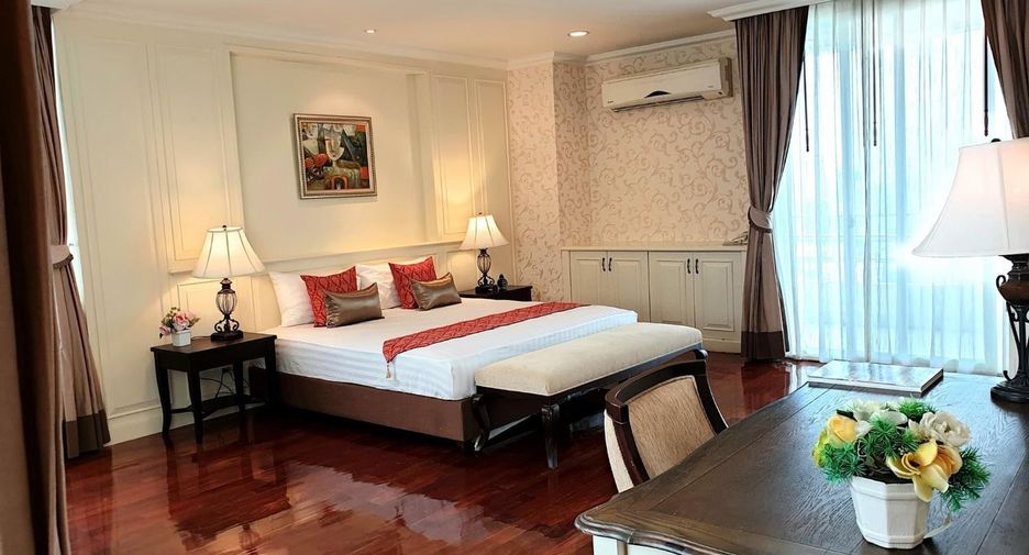 For rent 4 bedrooms apartment in Watthana, Bangkok