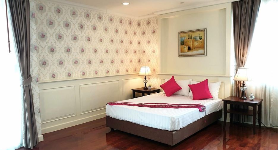 For rent 4 bedrooms apartment in Watthana, Bangkok