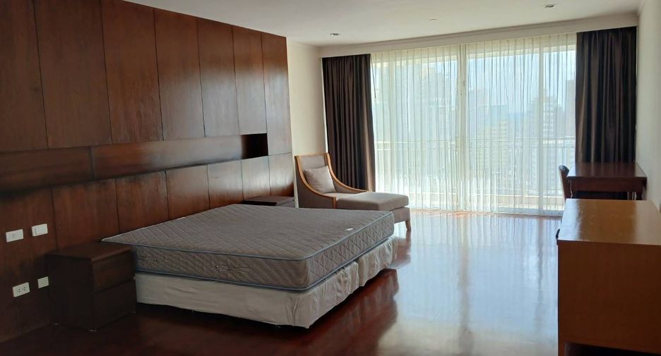 For rent 4 bedrooms apartment in Khlong Toei, Bangkok