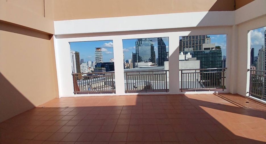 For rent 4 bedrooms apartment in Khlong Toei, Bangkok