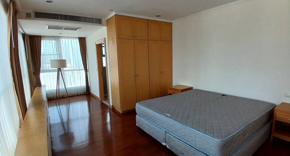For rent 4 bedrooms apartment in Khlong Toei, Bangkok