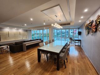 For rent 4 bedrooms apartment in Khlong Toei, Bangkok