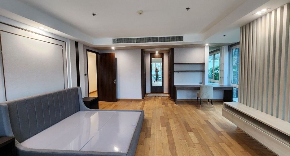 For rent 4 bedrooms apartment in Khlong Toei, Bangkok