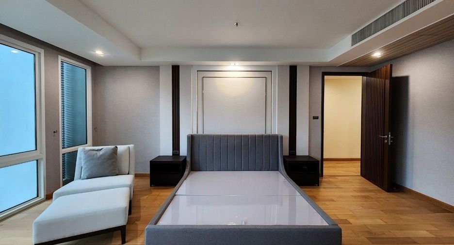 For rent 4 bedrooms apartment in Khlong Toei, Bangkok