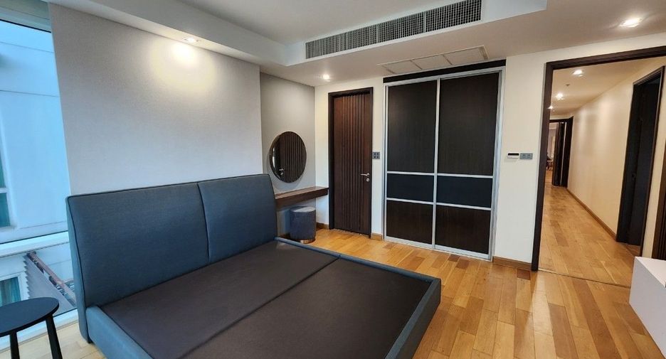 For rent 4 bedrooms apartment in Khlong Toei, Bangkok