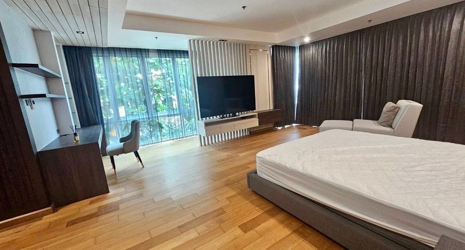 For rent 4 bedrooms apartment in Khlong Toei, Bangkok