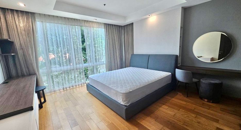 For rent 4 bedrooms apartment in Khlong Toei, Bangkok