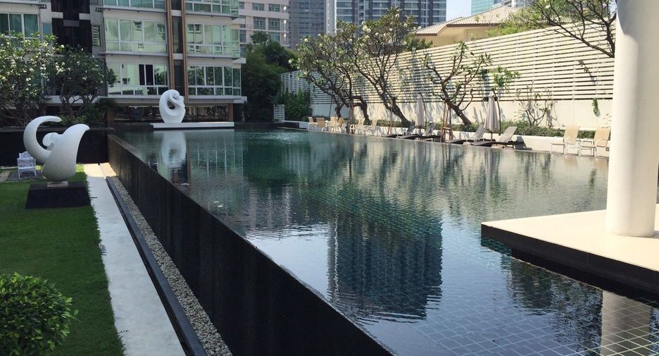 For rent 4 bedrooms apartment in Khlong Toei, Bangkok