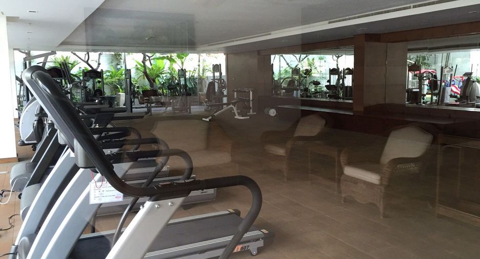 For rent 4 bedrooms apartment in Khlong Toei, Bangkok