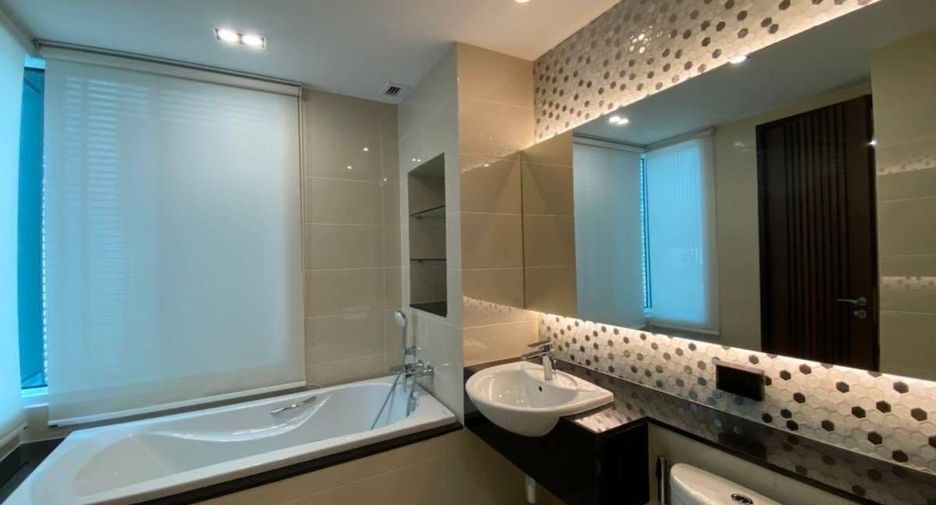 For rent 4 bedrooms apartment in Khlong Toei, Bangkok