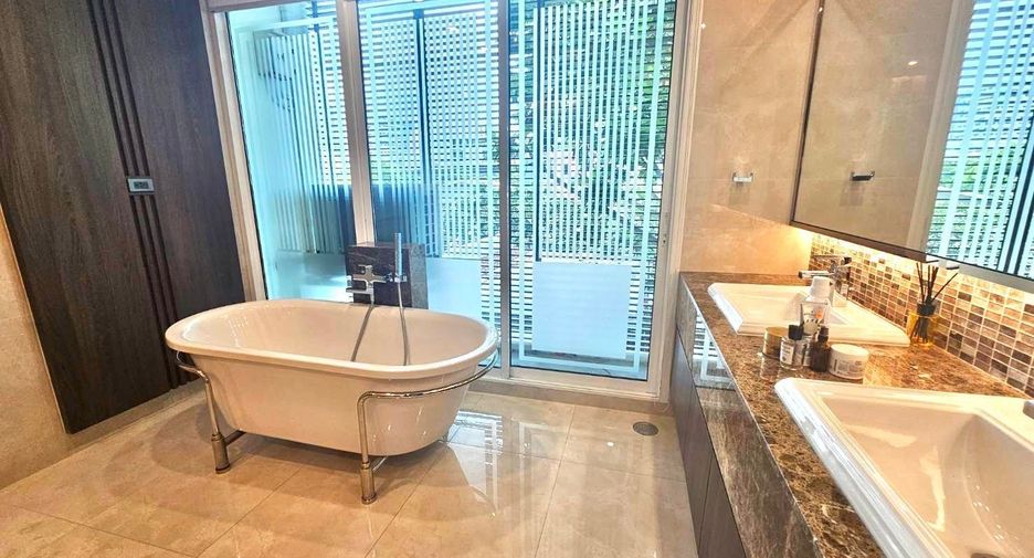 For rent 4 bedrooms apartment in Khlong Toei, Bangkok