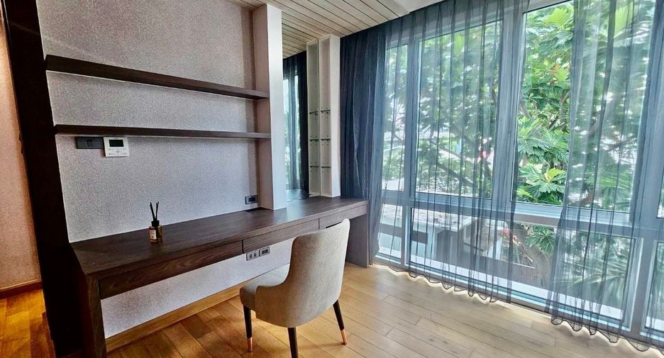 For rent 4 bedrooms apartment in Khlong Toei, Bangkok