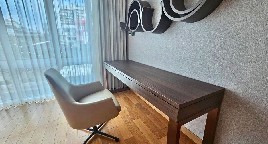 For rent 4 bedrooms apartment in Khlong Toei, Bangkok