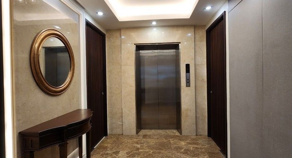 For rent 4 bedrooms apartment in Khlong Toei, Bangkok
