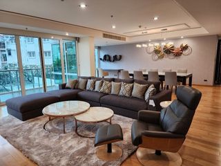 For rent 4 bedrooms apartment in Khlong Toei, Bangkok
