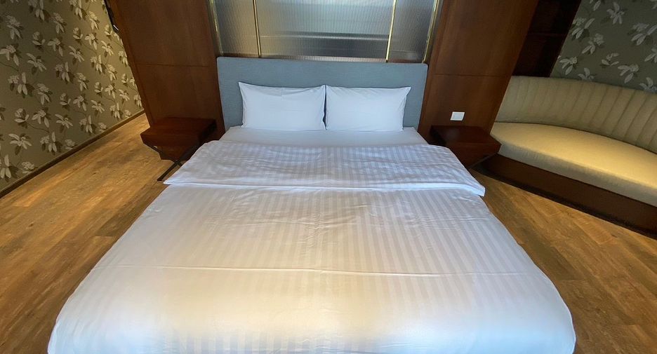 For rent 3 bedrooms apartment in Pathum Wan, Bangkok