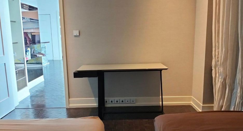 For rent 2 bedrooms apartment in Sathon, Bangkok