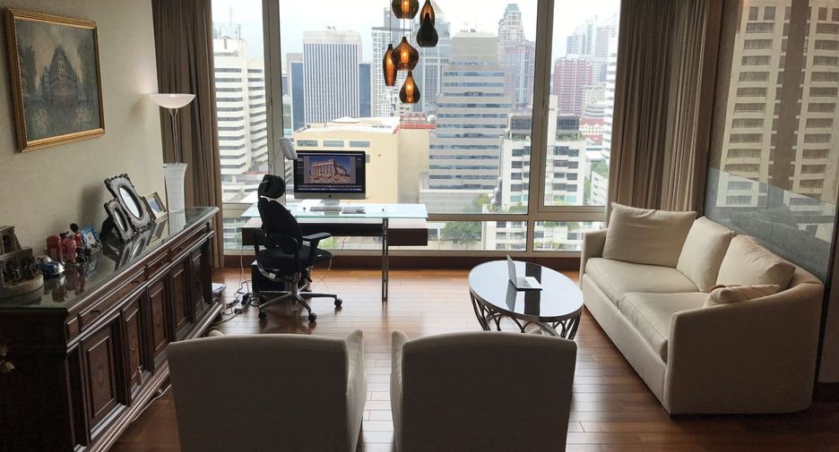 À louer 3 chambres appartement à Pathum Wan, Bangkok