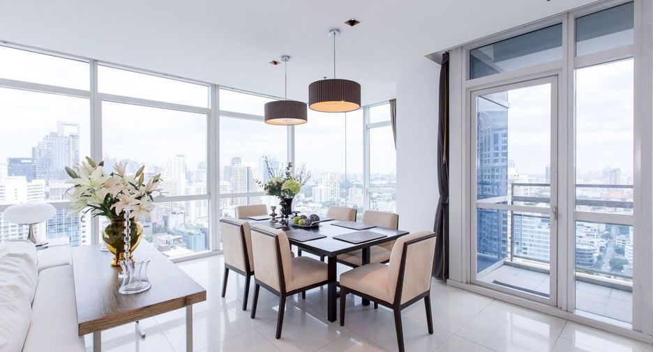 For rent 3 bedrooms apartment in Pathum Wan, Bangkok