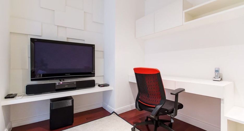 For rent 3 bedrooms apartment in Pathum Wan, Bangkok