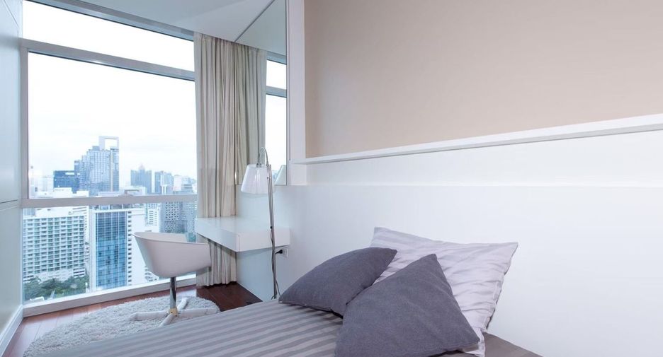 For rent 3 bedrooms apartment in Pathum Wan, Bangkok