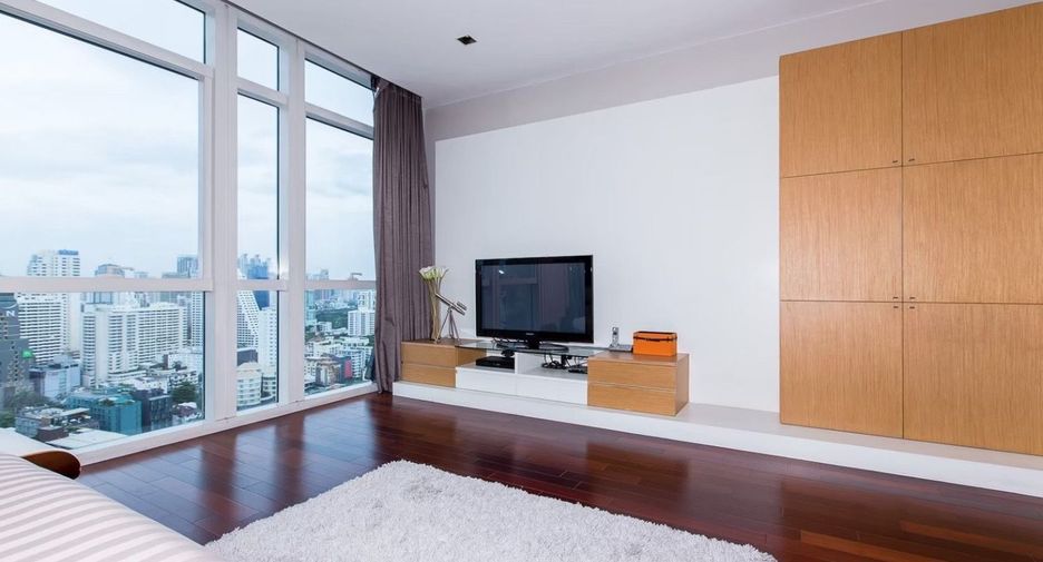 For rent 3 bedrooms apartment in Pathum Wan, Bangkok