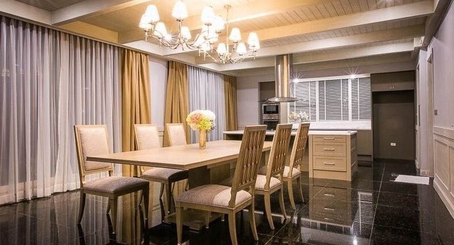 For rent 3 bedrooms apartment in Khlong Toei, Bangkok