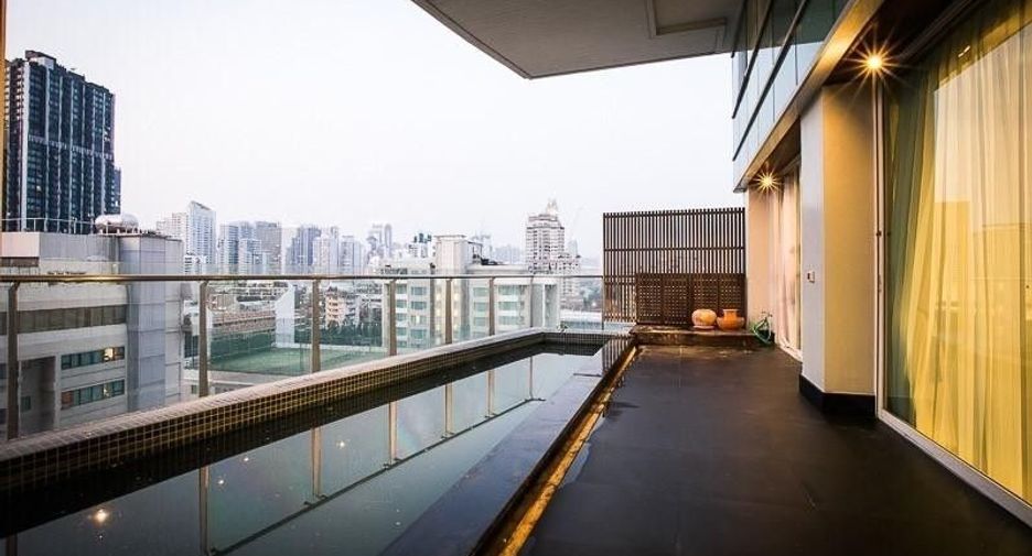 For rent 3 bedrooms apartment in Khlong Toei, Bangkok