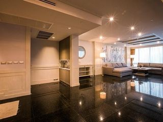 For rent 3 bedrooms apartment in Khlong Toei, Bangkok