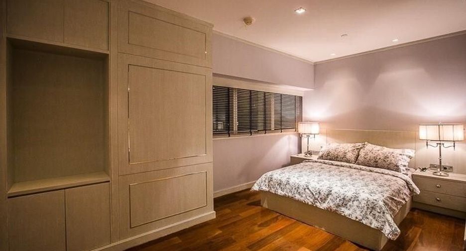 For rent 3 bedrooms apartment in Khlong Toei, Bangkok