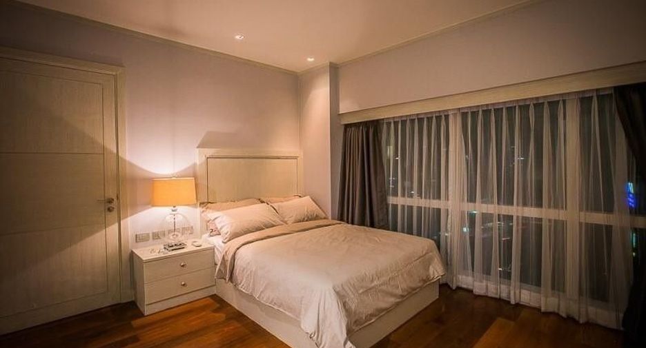 For rent 3 bedrooms apartment in Khlong Toei, Bangkok