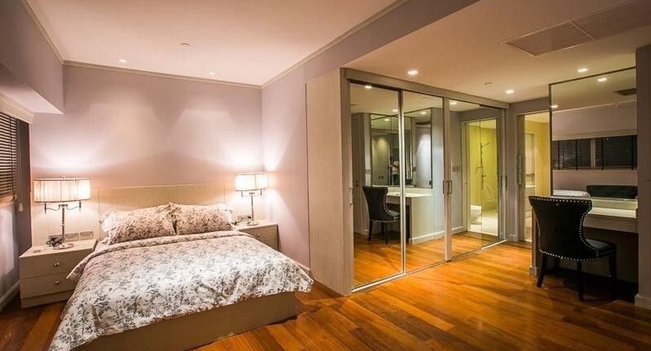 For rent 3 bedrooms apartment in Khlong Toei, Bangkok