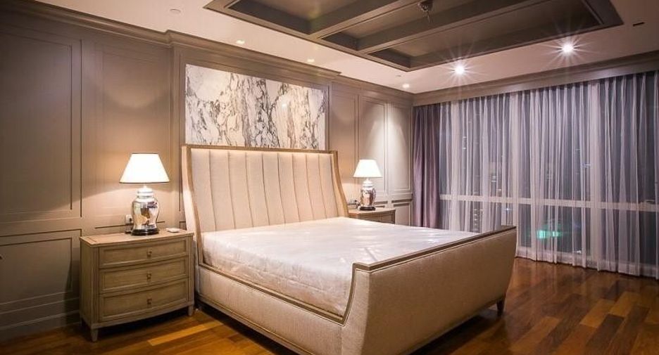 For rent 3 bedrooms apartment in Khlong Toei, Bangkok