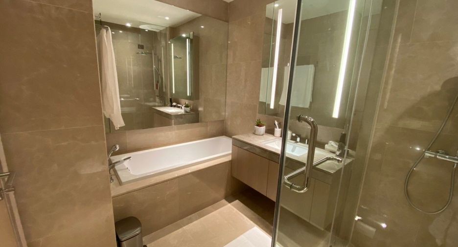 For rent 3 bedrooms apartment in Khlong San, Bangkok