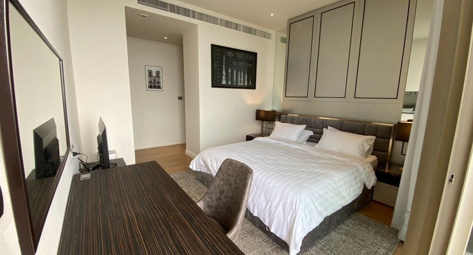For rent 3 bedrooms apartment in Khlong San, Bangkok