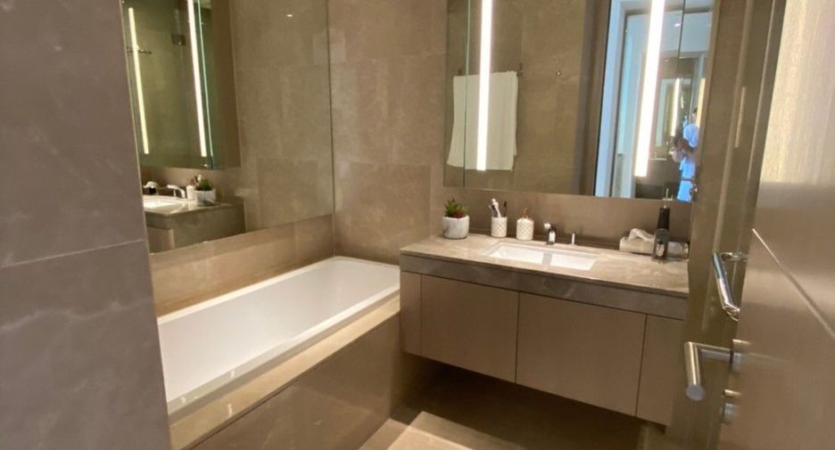 For rent 3 bedrooms apartment in Khlong San, Bangkok
