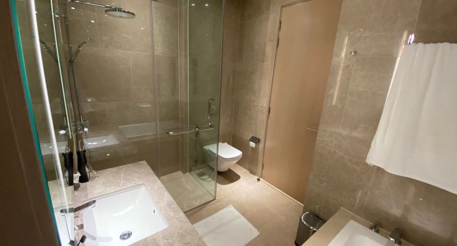 For rent 3 bedrooms apartment in Khlong San, Bangkok