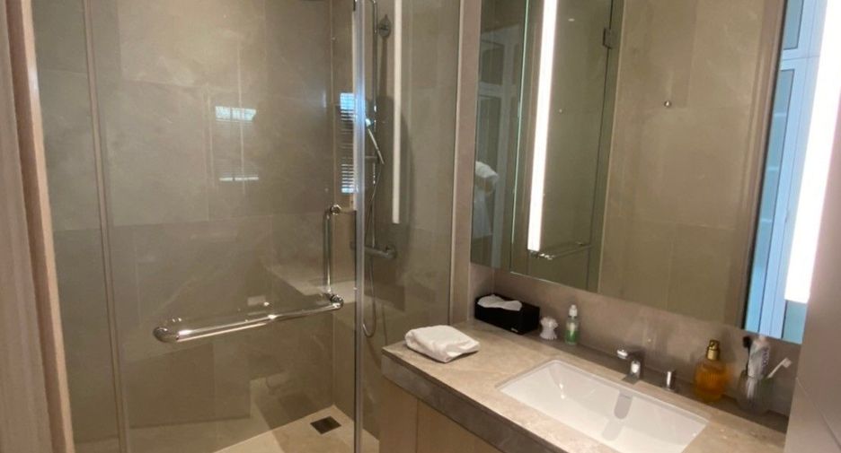 For rent 3 bedrooms apartment in Khlong San, Bangkok