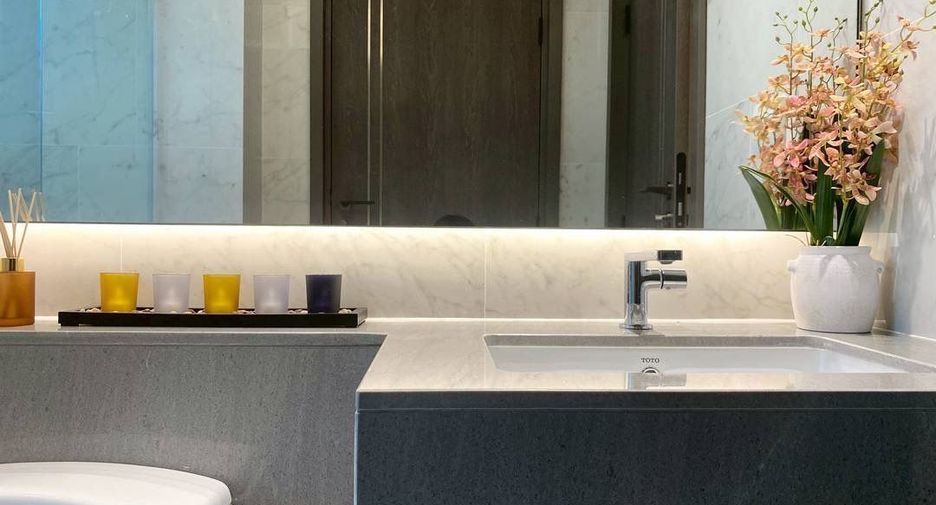 For rent 2 bedrooms apartment in Pathum Wan, Bangkok