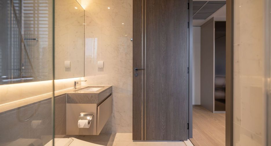 For rent 2 bedrooms apartment in Pathum Wan, Bangkok
