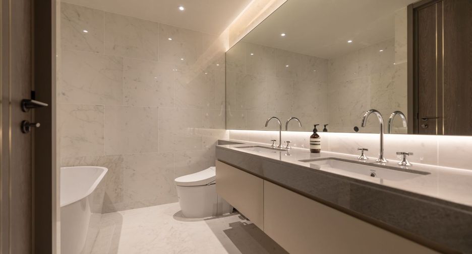 For rent 2 bedrooms apartment in Pathum Wan, Bangkok
